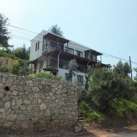 Mora House Cedit